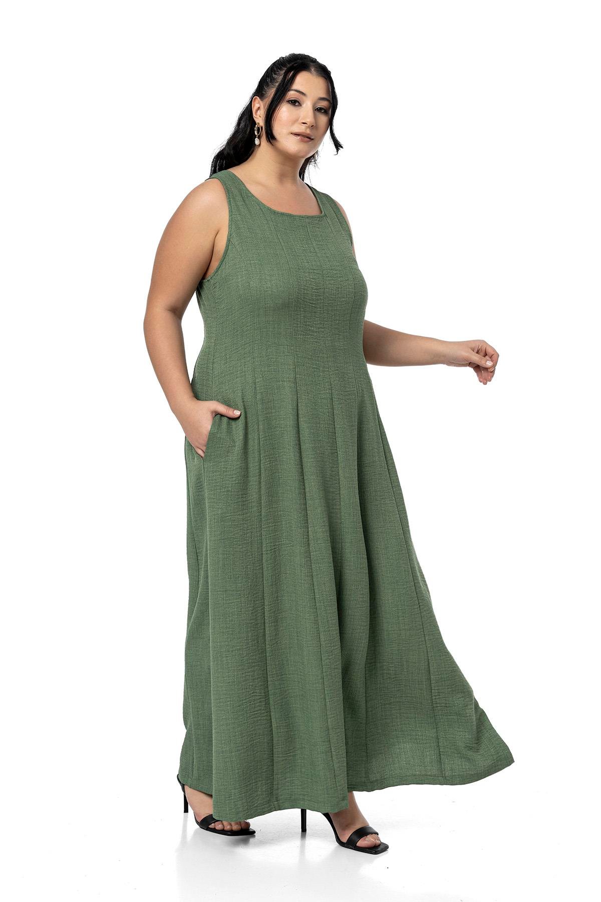 Büyük Beden Sırtı Gipeli Yanlarda Cepli Kolsuz Uzun Haki Elbise  