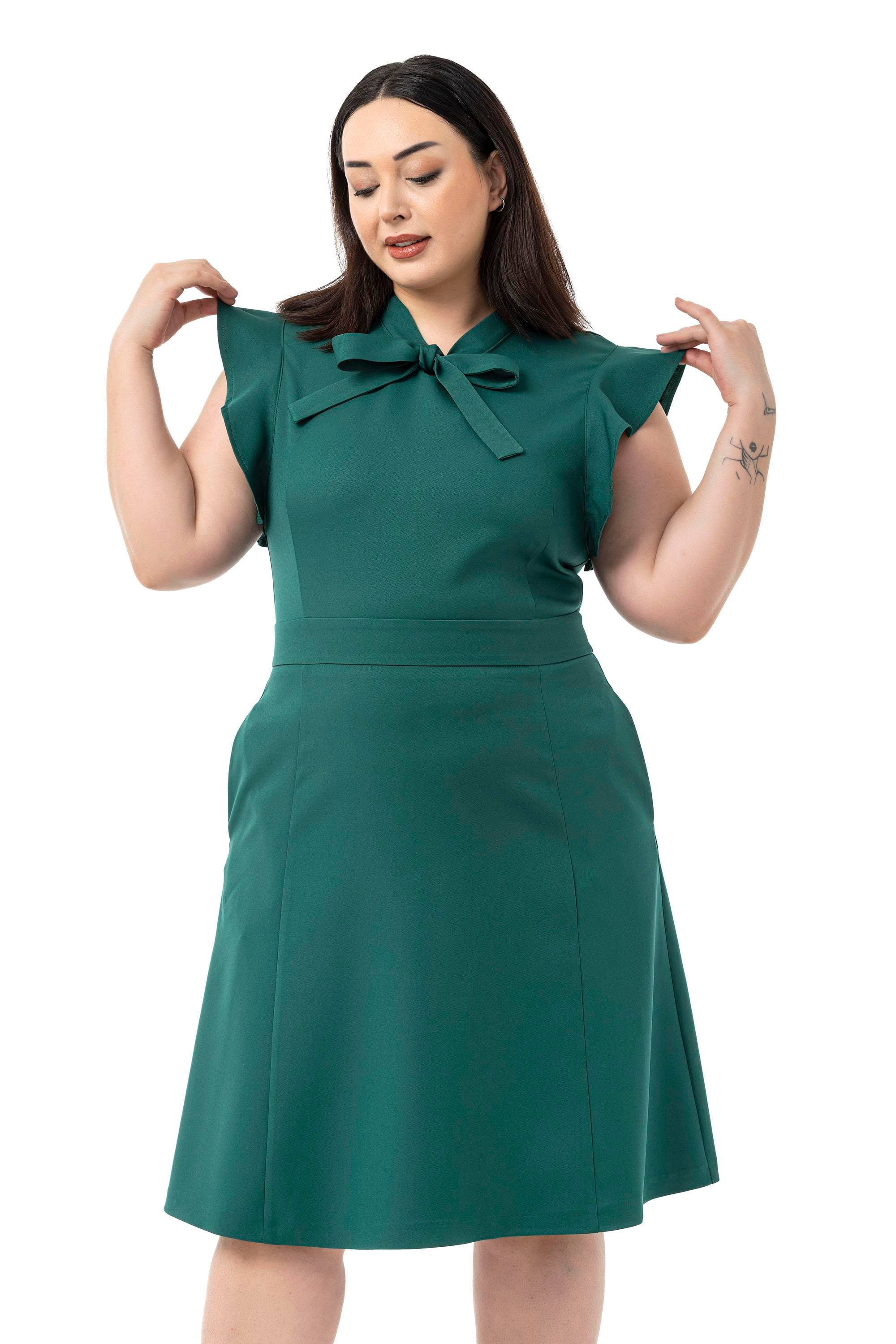 Büyük Beden Yakası Fularlı Kolları Volanlı Midi Zümrüt Yeşili Elbise 