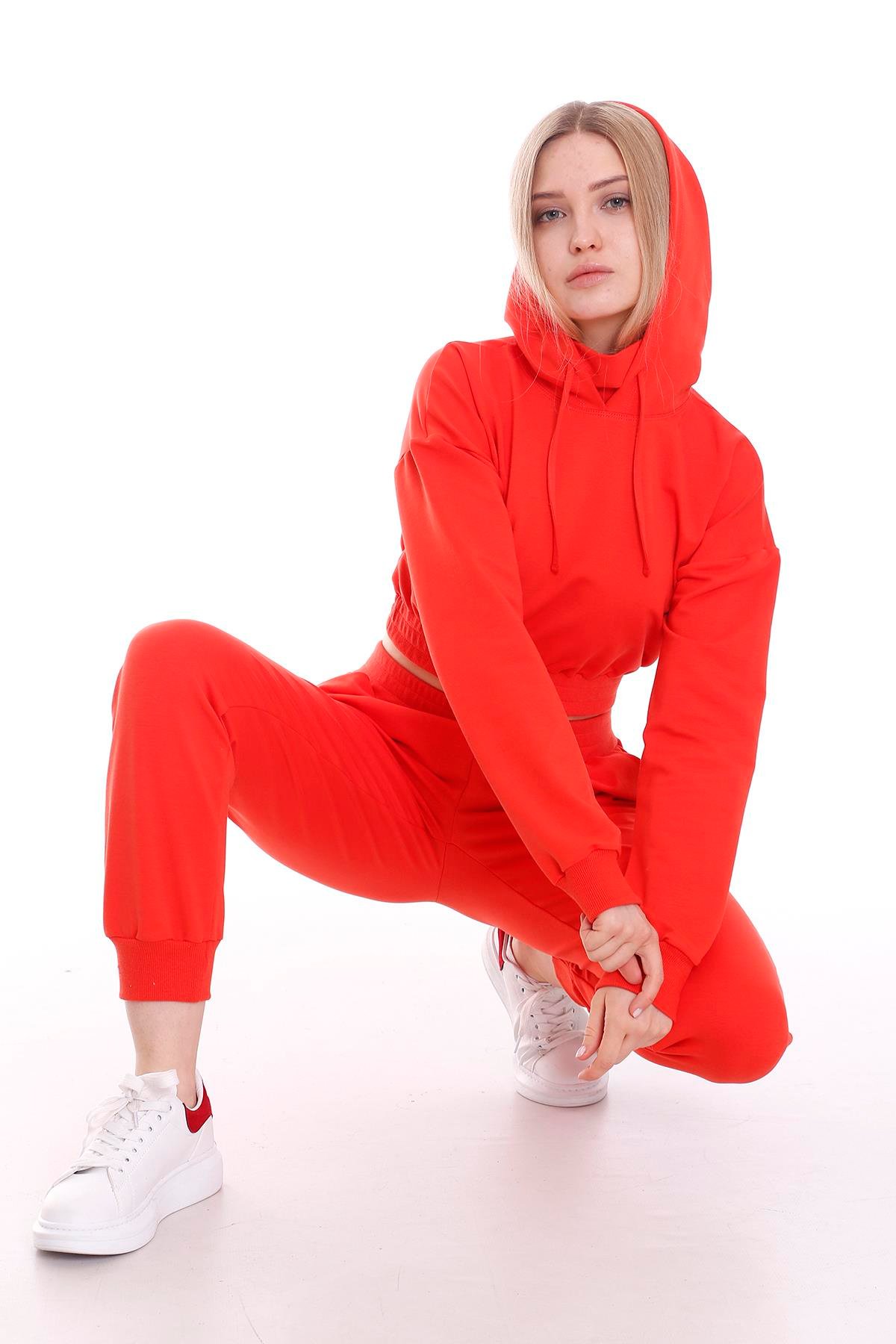 Kapüşonlu Uzun Kollu Balıkçı Yaka Belden Lastikli Önden Cepli Crop Eşofman Takımı