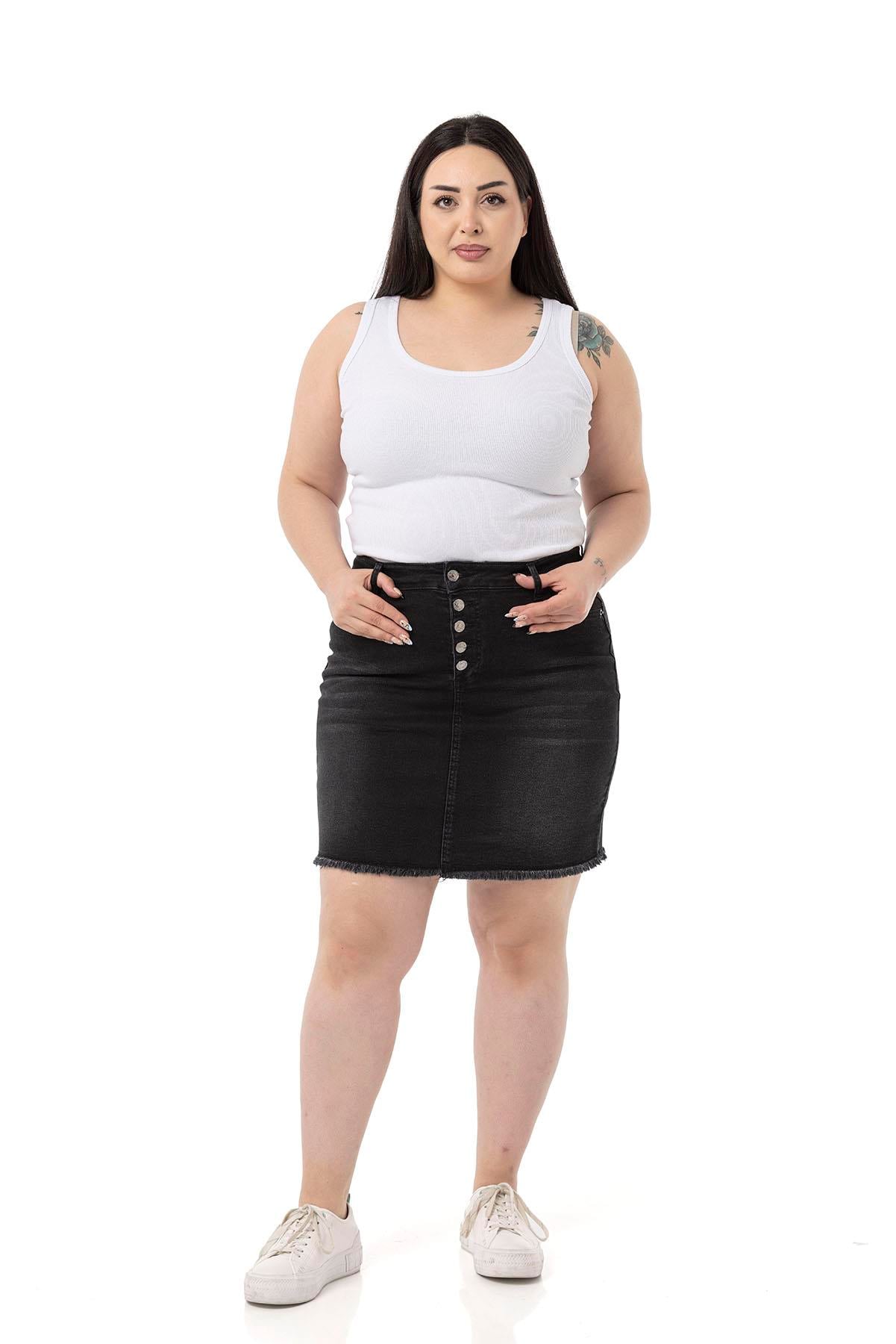 Büyük Beden Eteği Püsküllü Düğme Detaylı Siyah Denim Mini Etek