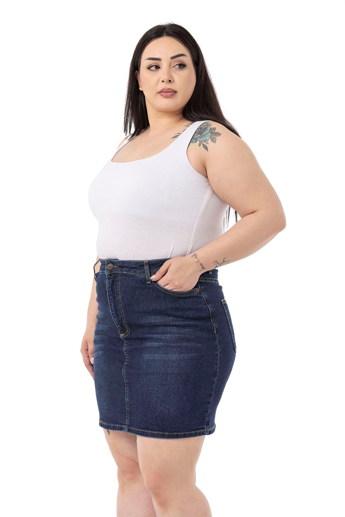 Büyük Beden Taşlama Detaylı Beş Cepli Lacivert Mini Denim Etek