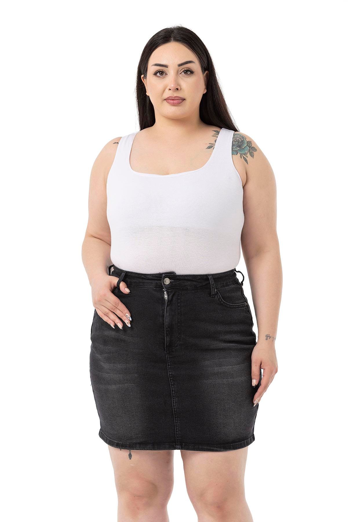 Büyük Beden Taşlama Detaylı Beş Cepli Siyah Mini Denim Etek