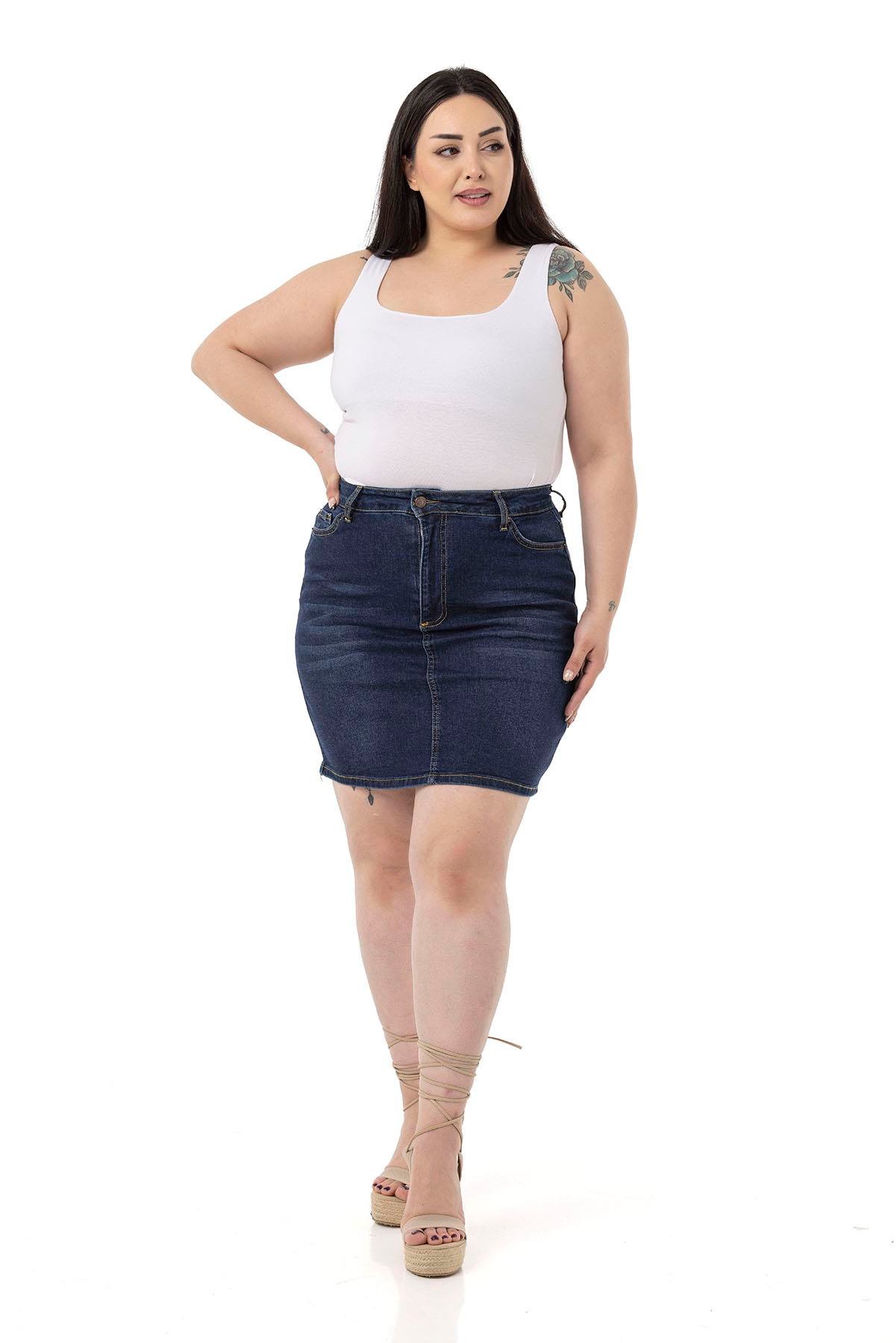 Büyük Beden Taşlama Detaylı Beş Cepli Lacivert Mini Denim Etek