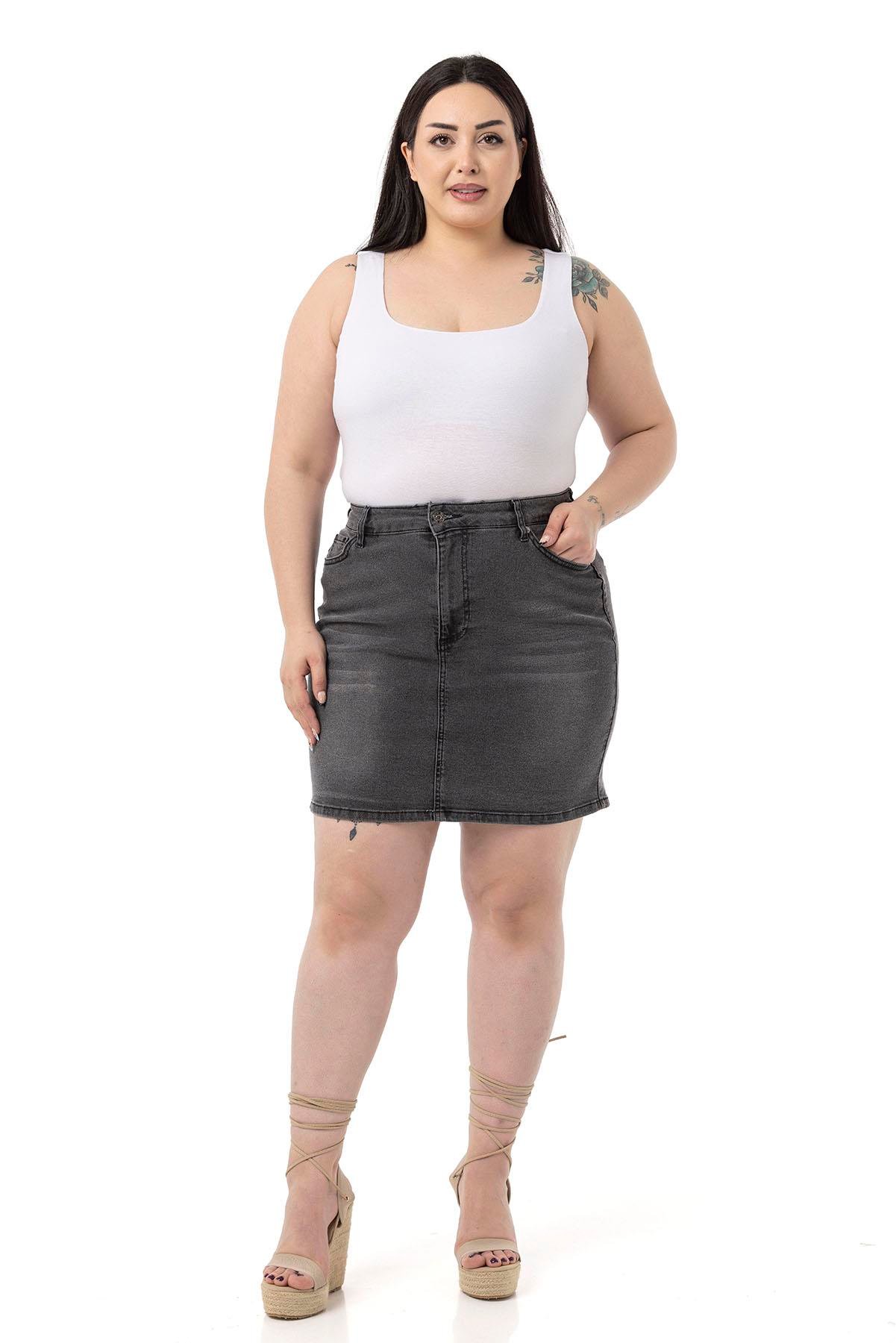 Büyük Beden Taşlama Detaylı Beş Cepli Antrasit Mini Denim Etek