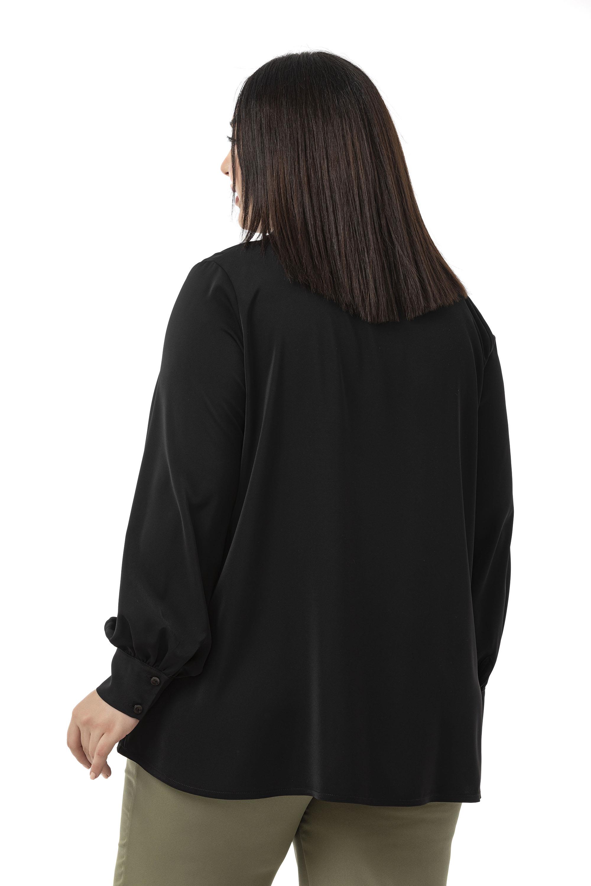 Büyük Beden Nakış Detaylı Siyah Gömlek