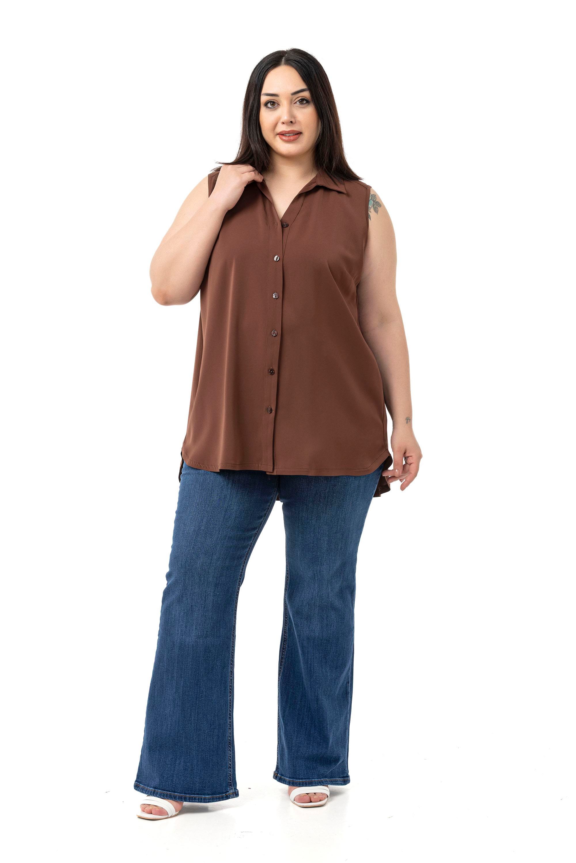 Büyük Beden Sırtta Plikaşe Detaylı Kolsuz Kahverengi Gömlek