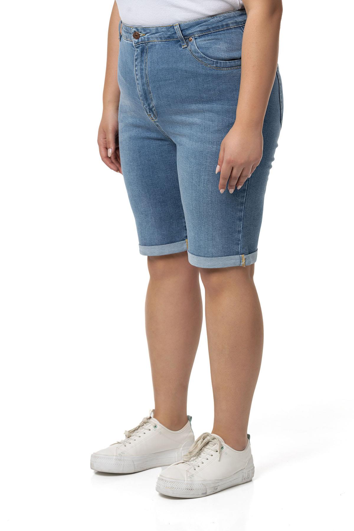 Büyük Beden Paçası Katlamalı Beş Cepli Denim Açık Mavi Şort