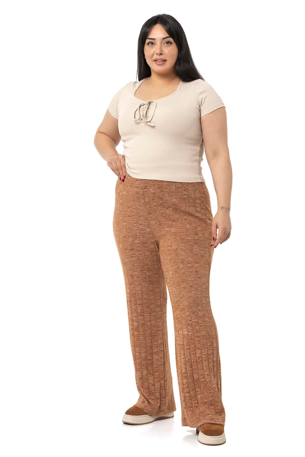 Büyük Beden Yarım Kollu Göğüste Bağcık Detaylı Kaşkorse Bej Rengi Body