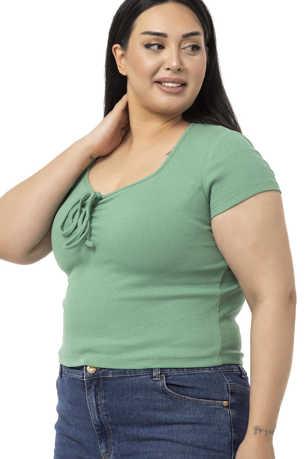 Büyük Beden Yarım Kollu Göğüste Bağcık Detaylı Kaşkorse Yeşil Body
