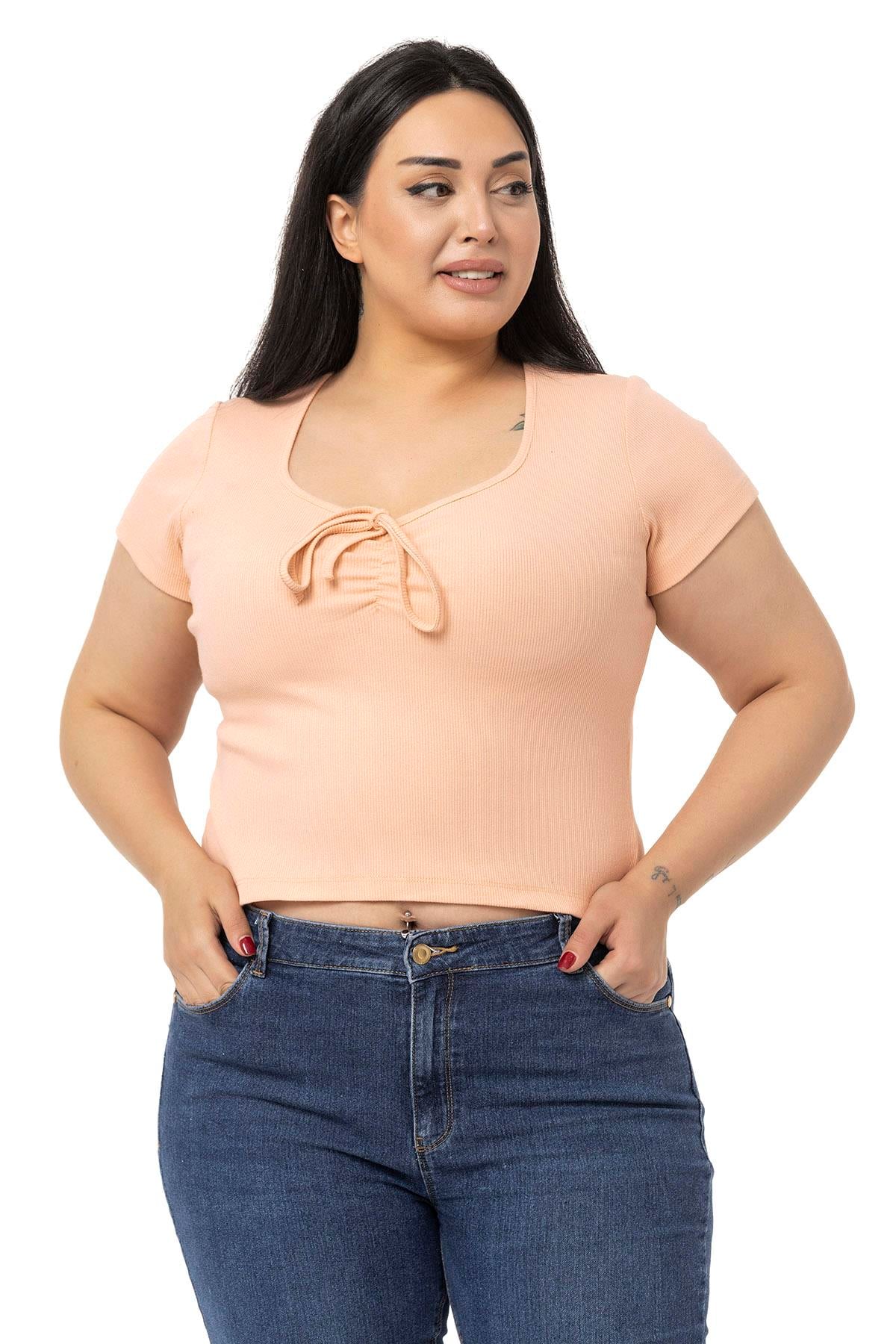 Büyük Beden Yarım Kollu Göğüste Bağcık Detaylı Kaşkorse Somon Body