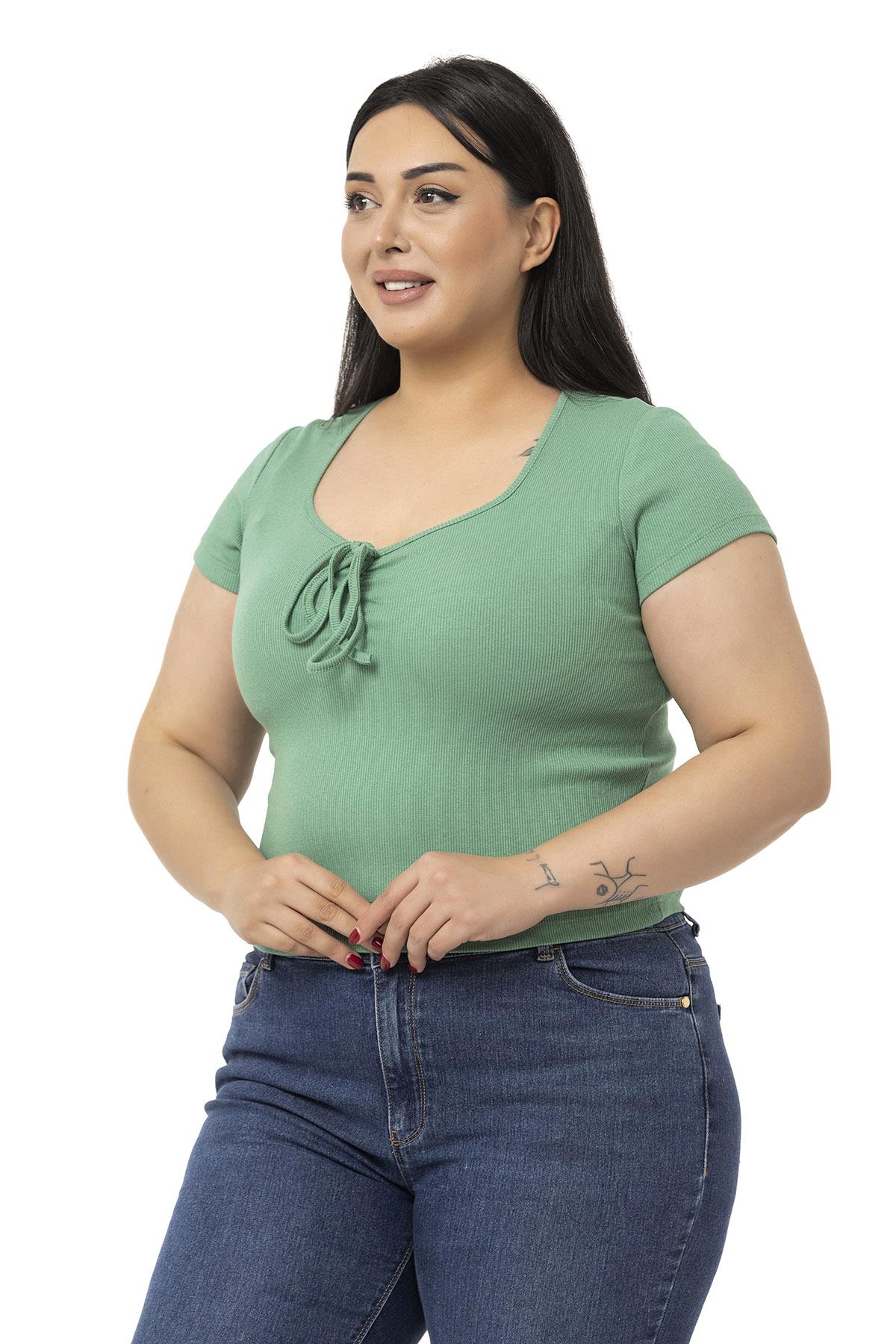 Büyük Beden Yarım Kollu Göğüste Bağcık Detaylı Kaşkorse Yeşil Body