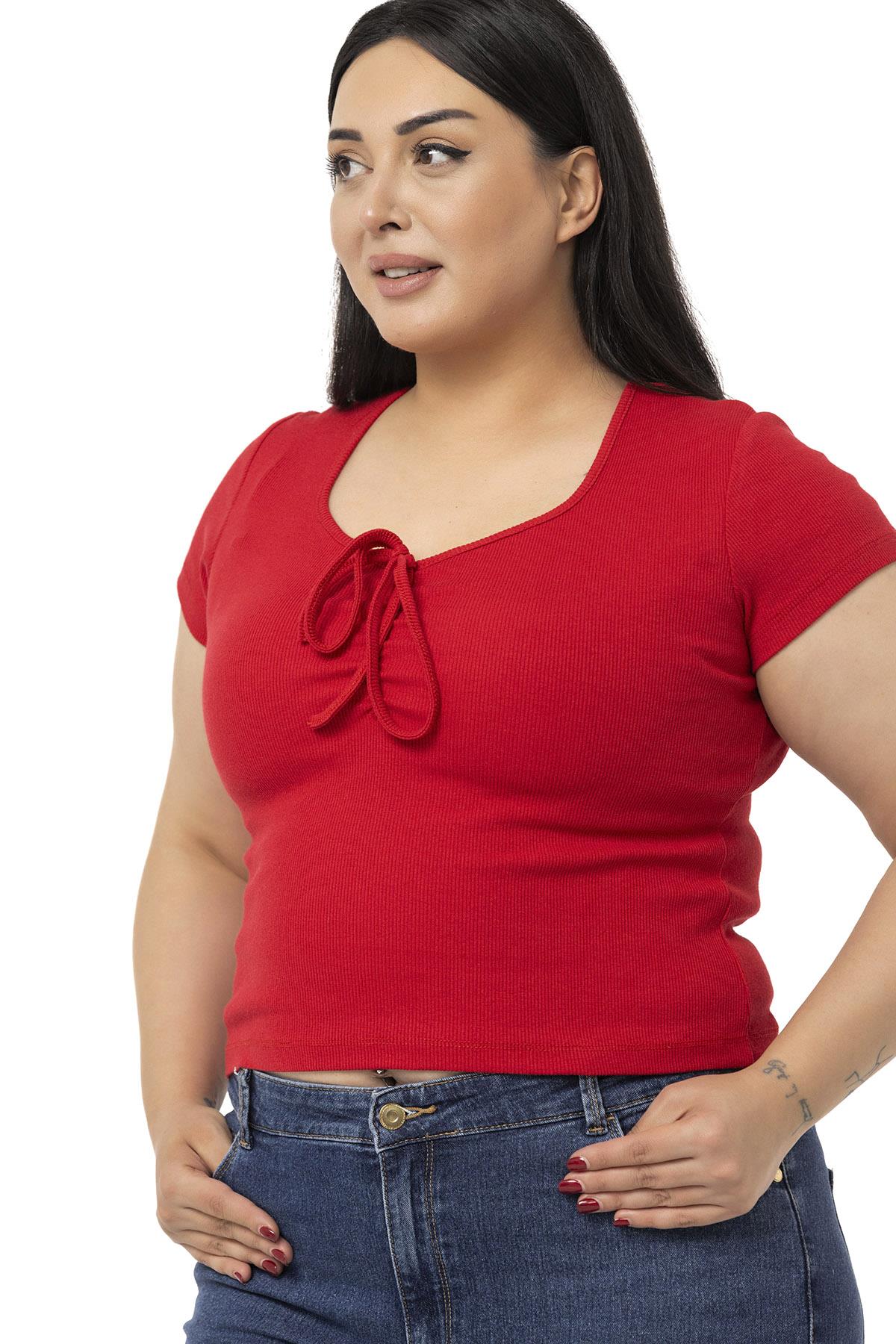 Büyük Beden Yarım Kollu Göğüste Bağcık Detaylı Kaşkorse Kırmızı Body