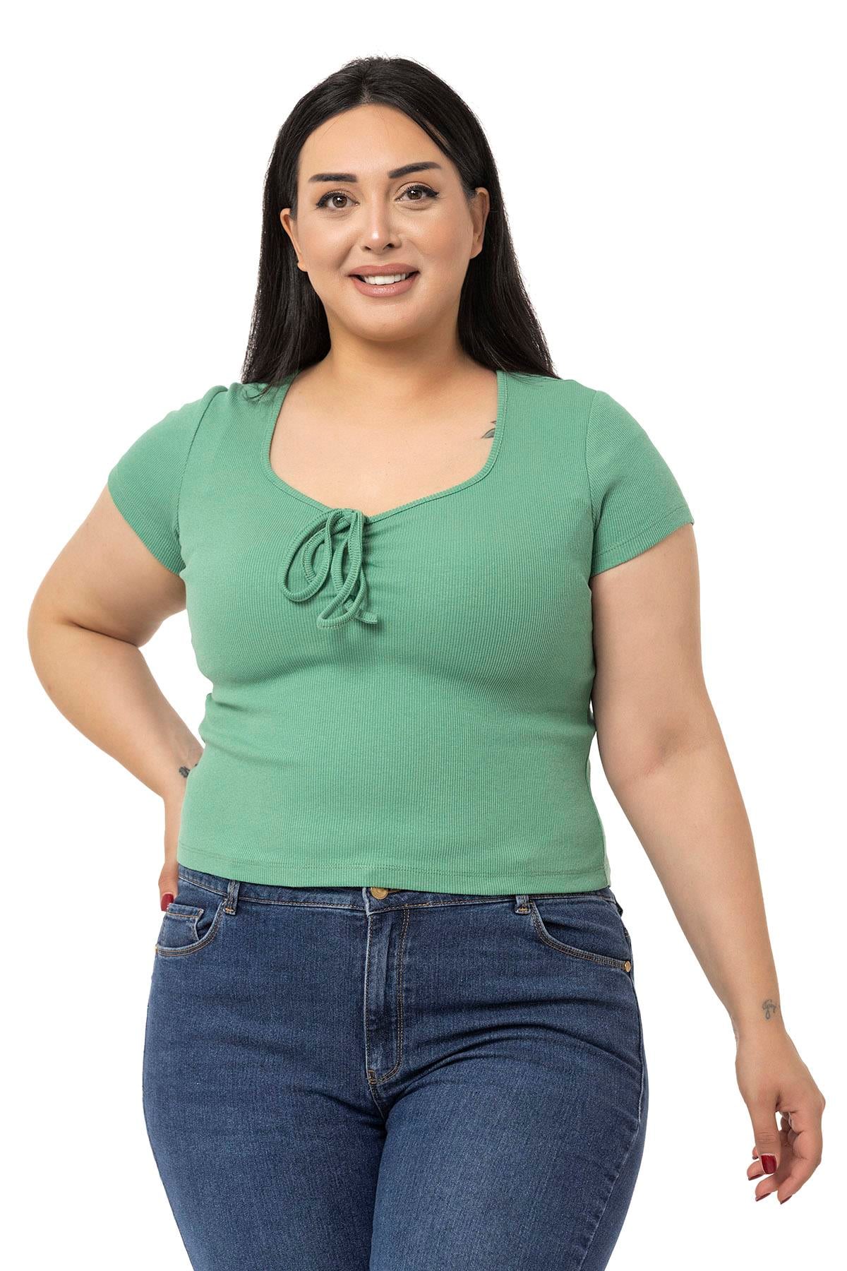 Büyük Beden Yarım Kollu Göğüste Bağcık Detaylı Kaşkorse Yeşil Body