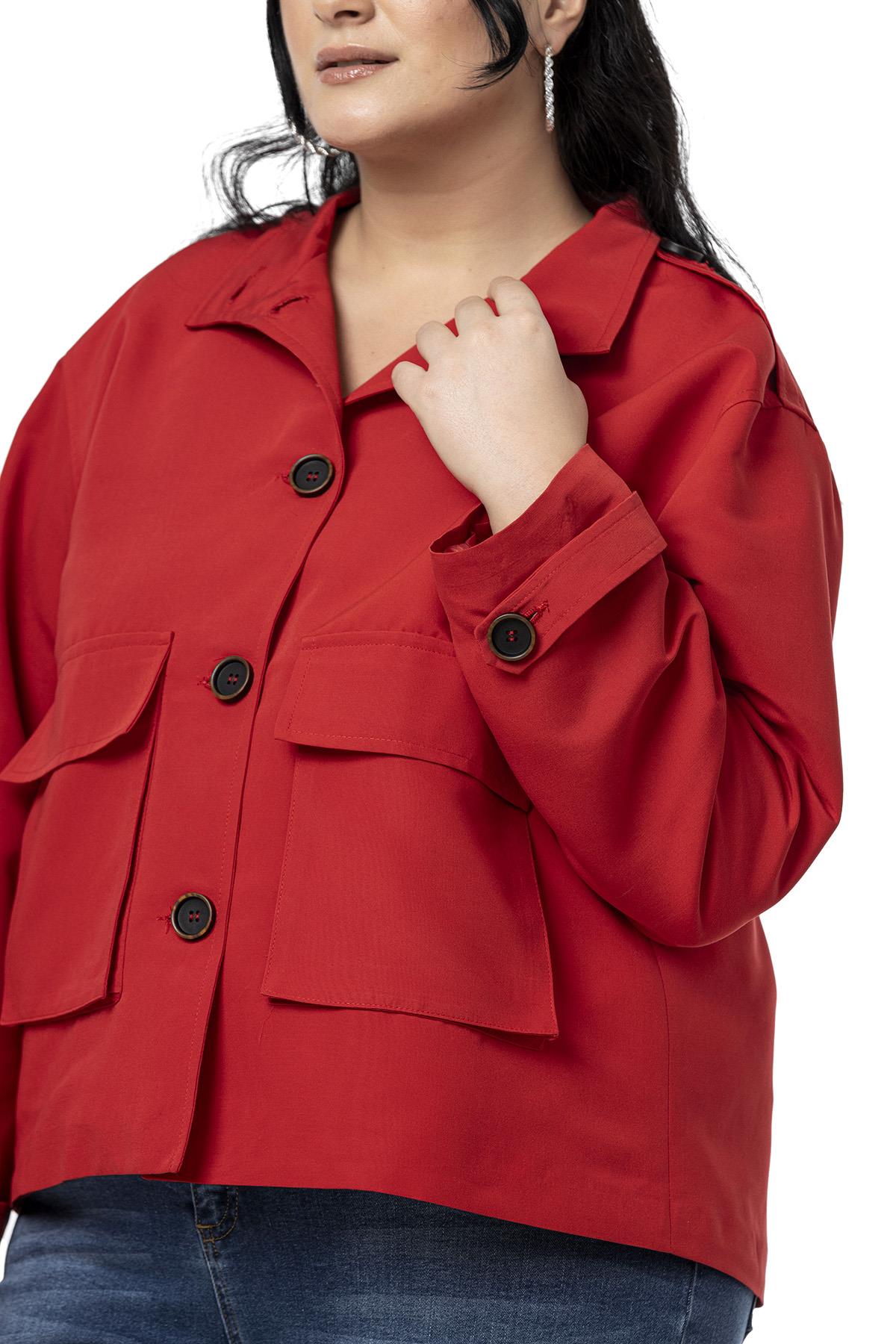 Büyük Beden Dik Yaka Kapaklı Torba Cepli Astarlı Kısa Kırmızı Trençkot