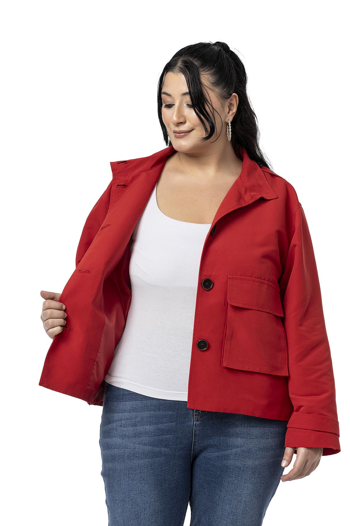 Büyük Beden Dik Yaka Kapaklı Torba Cepli Astarlı Kısa Kırmızı Trençkot