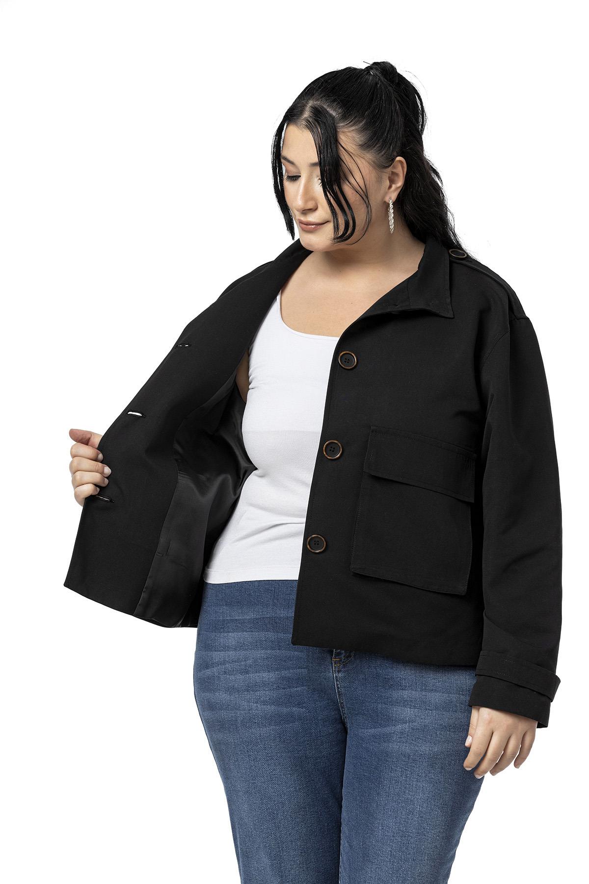 Büyük Beden Dik Yaka Kapaklı Torba Cepli Astarlı Kısa Siyah Trençkot