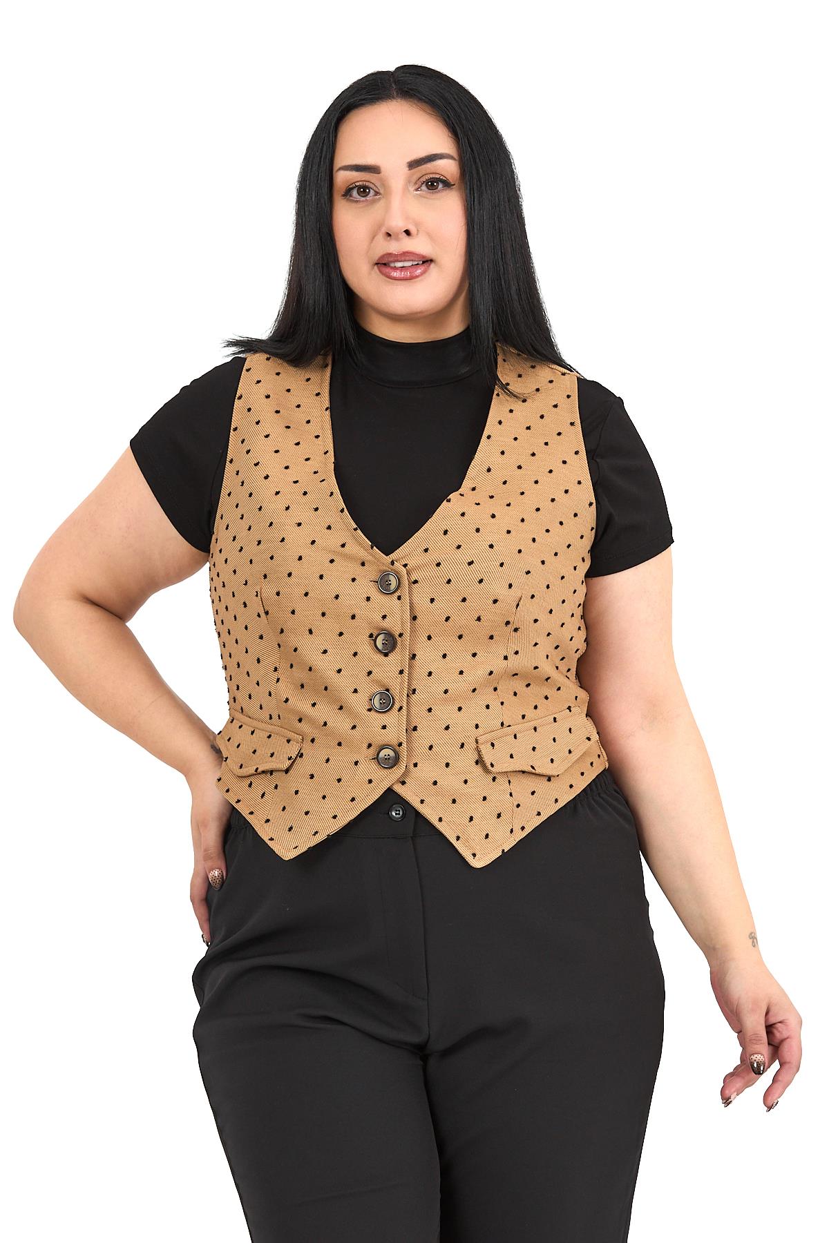 Büyük Beden Düğme Kapamalı Cep Kapaklı Astarlı Kısa Puanlı Bej Rengi Yelek