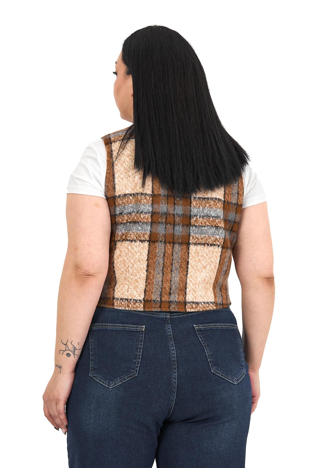 Büyük Beden Düğme Kapamalı Cep Kapaklı Astarlı Kısa Çizgili Kaşe Bej Rengi Yelek