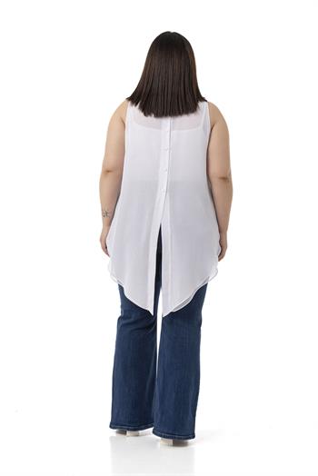 Büyük Beden Arkadan Düğmeli Asimetrik Kesim Çift Kat Şifon Beyaz Bluz