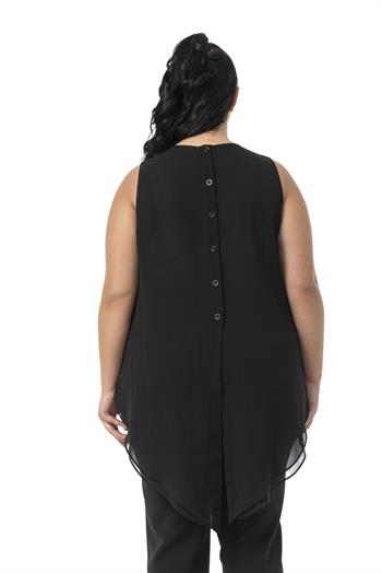 Büyük Beden Arkadan Düğmeli Asimetrik Kesim Çift Kat Şifon Siyah Bluz