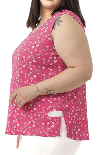 Büyük Beden Çiçek Desenli V Yaka Yanlarda Yırtmaç Detaylı Kolsuz Fuşya Bluz