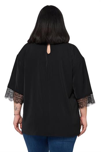 Büyük Beden Dantel Detaylı Yarım Kol Siyah Bluz
