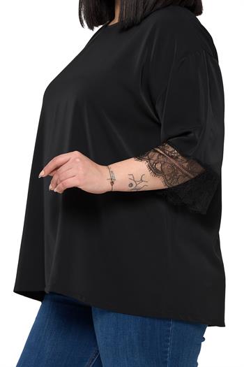 Büyük Beden Dantel Detaylı Yarım Kol Siyah Bluz