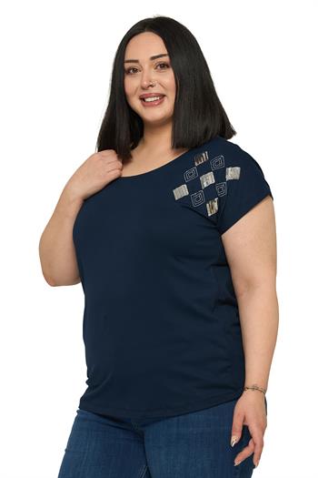 Büyük Beden Düşük Kısa Kollu Omuzda Baklava Desenli Lacivert Bluz