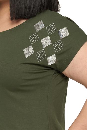 Büyük Beden Düşük Kısa Kollu Omuzda Baklava Desenli Haki Bluz