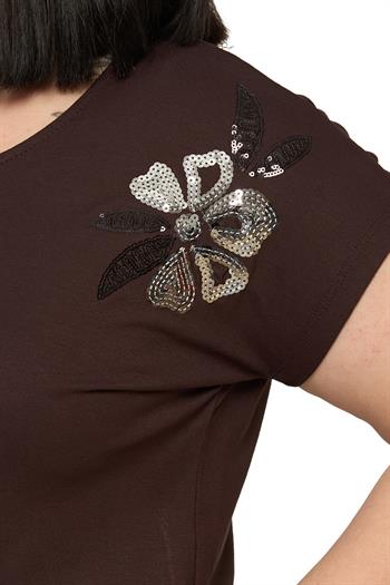 Büyük Beden Düşük Kısa Kollu Omuzda Papatya Desenli Kahverengi Bluz