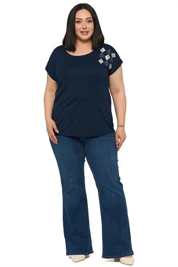 Büyük Beden Düşük Kısa Kollu Omuzda Baklava Desenli Lacivert Bluz