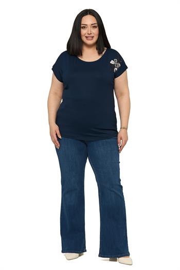 Büyük Beden Düşük Kısa Kollu Omuzda Papatya Desenli Lacivert Bluz