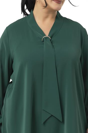 Büyük Beden Kravat Yaka D Toka Detaylı Zümrüt Yeşili Bluz