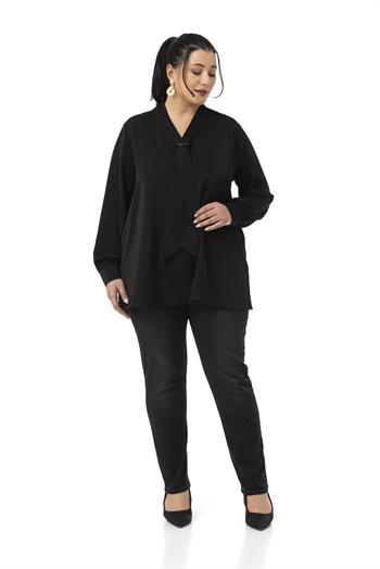 Büyük Beden Kravat Yaka D Toka Detaylı Siyah Bluz