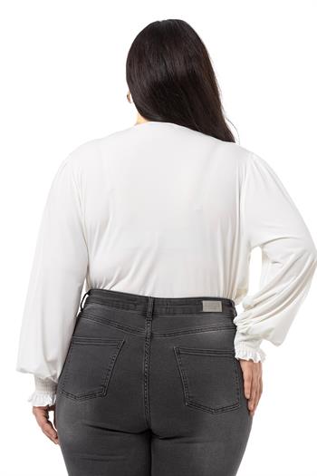 Büyük Beden Kruvaze Kol Ağzı Lastik Gipe Detaylı Çıtçıtlı Beyaz Bluz