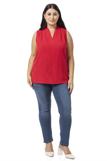 Büyük Beden Omzu Pile Detaylı V Yaka Kolsuz Kırmızı Bluz