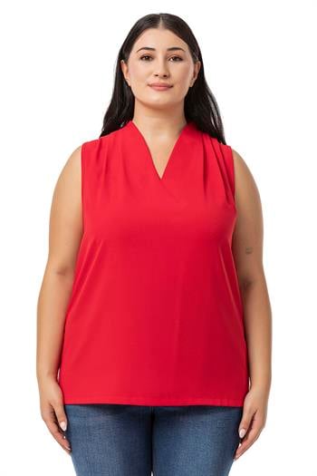 Büyük Beden Omzu Pile Detaylı V Yaka Kolsuz Kırmızı Bluz