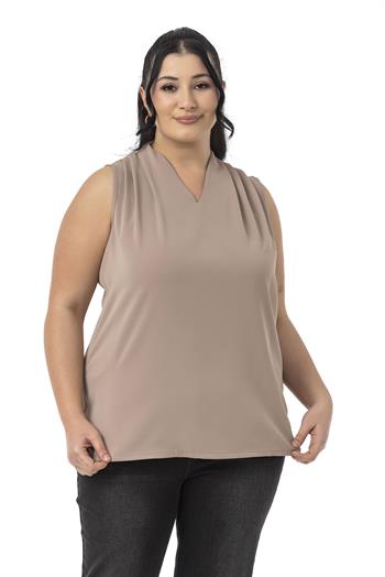 Büyük Beden Omzu Pile Detaylı V Yaka Kolsuz Vizon Bluz