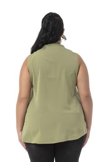 Büyük Beden Omzu Pile Detaylı V Yaka Kolsuz Fıstık Yeşili Bluz