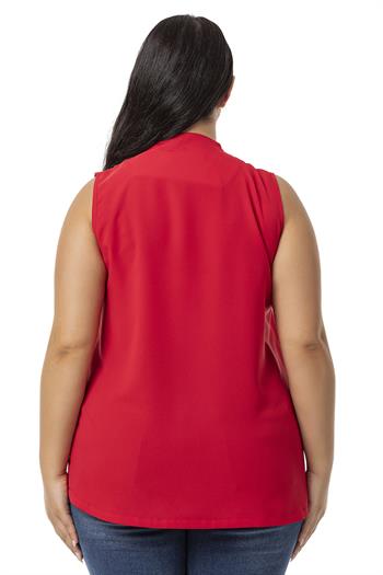 Büyük Beden Omzu Pile Detaylı V Yaka Kolsuz Kırmızı Bluz