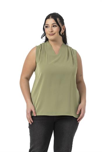 Büyük Beden Omzu Pile Detaylı V Yaka Kolsuz Fıstık Yeşili Bluz