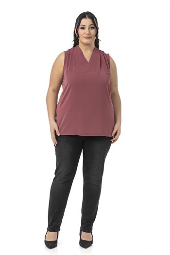 Büyük Beden Omzu Pile Detaylı V Yaka Kolsuz Gül Kurusu Bluz