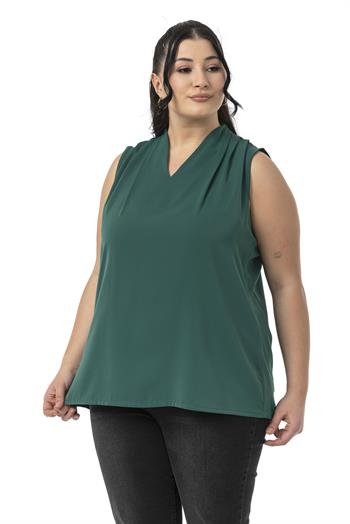 Büyük Beden Omzu Pile Detaylı V Yaka Kolsuz Zümrüt Yeşili Bluz