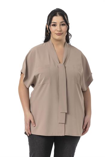 Büyük Beden Yakada Bağlama Detaylı Düşük Yarım Kollu Vizon Bluz