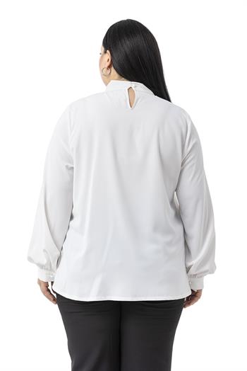 Büyük Beden Yakada Pırıltı Detaylı Manşetli Beyaz Bluz