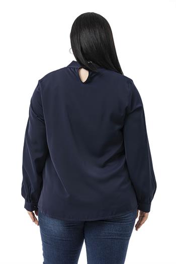 Büyük Beden Yakada Pırıltı Detaylı Manşetli Lacivert Bluz
