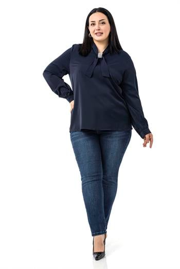 Büyük Beden Yakada Pırıltı Detaylı Manşetli Lacivert Bluz