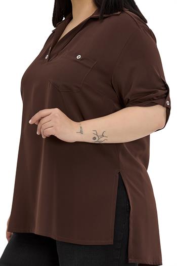 Büyük Beden Yakası Düğme ve Pat Detaylı Kolu Apoletli Kahverengi Bluz