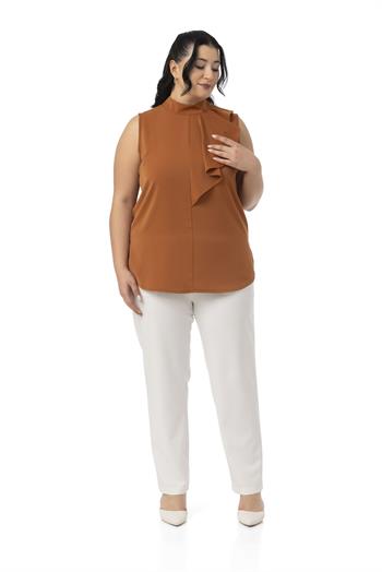 Büyük Beden Yarım Dik Yaka Asimetrik Volanlı Kolsuz Tarçın Bluz