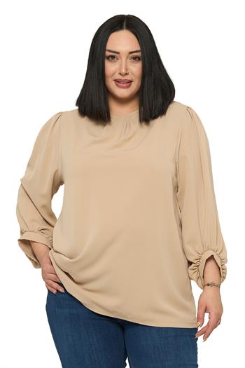 Büyük Beden Yuvarlak Yaka Truvakar Büzgülü Kollu Rahat Kesim Bej Rengi Bluz